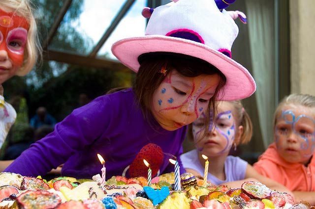 Festa di compleanno: perché mettiamo le candeline sulla torta?