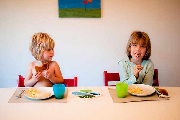 bambini a tavola