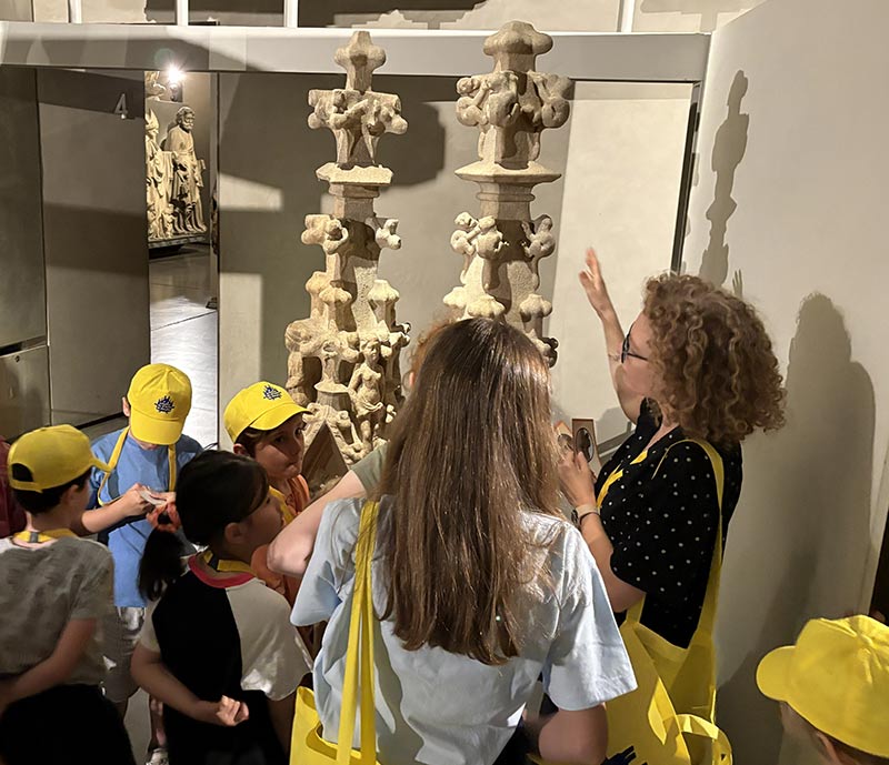 bambini in visita al Duomo di Milano