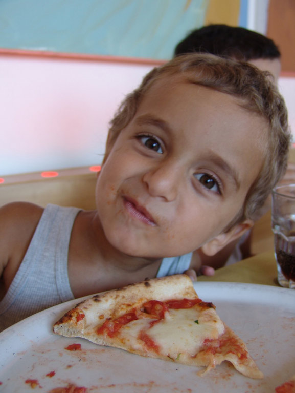  bambino con la pizza